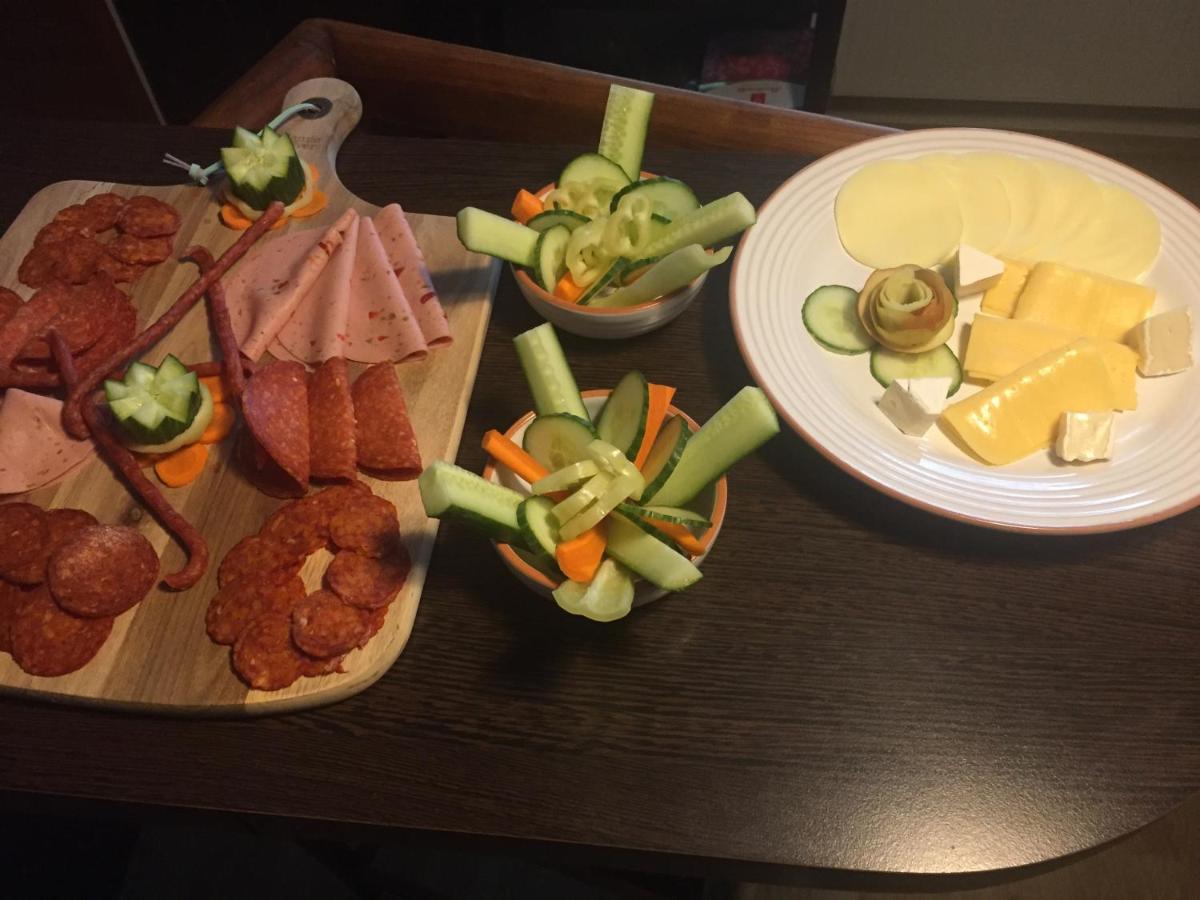 Apartman-Donau Tát Eksteriør billede